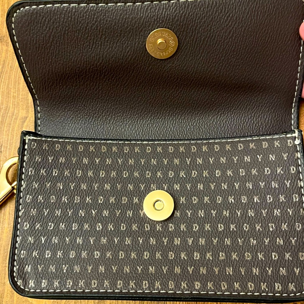 🤎DKNY Mocha Logo Convertible Belt Wristlet/ Phone Wallet NWOT - Picture 3 of 10